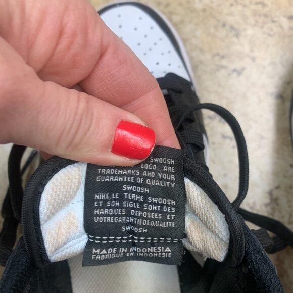 WOMEN'S NIKE DUNKS - Picture 2 of 4